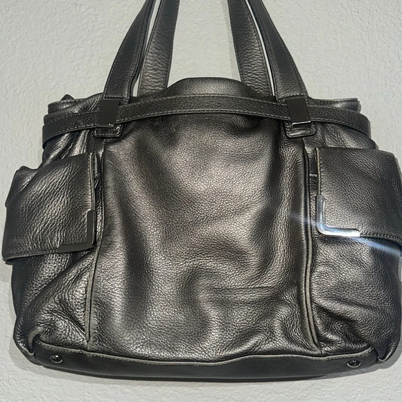MICHAEL KORS | Beverly Large Silver Satchel - Picture 6 of 10